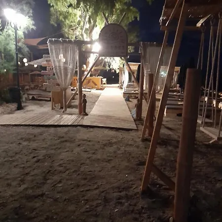 στην θαλασσα Nyaraló *