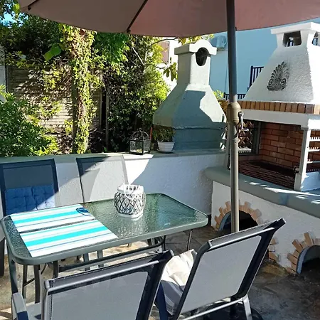 στην θαλασσα Nyaraló