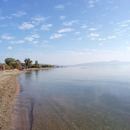 στην θαλασσα Tatil Evi Koropi