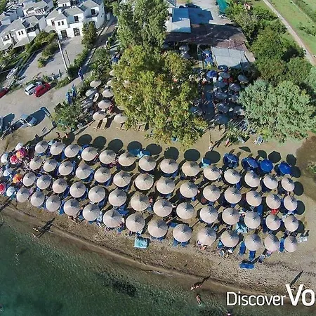 στην θαλασσα Koropi