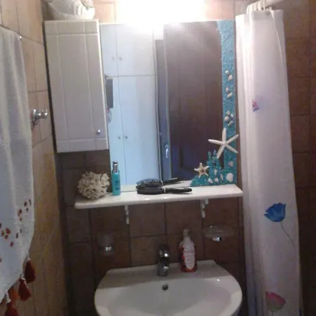 στην θαλασσα Semesterbostad Koropi